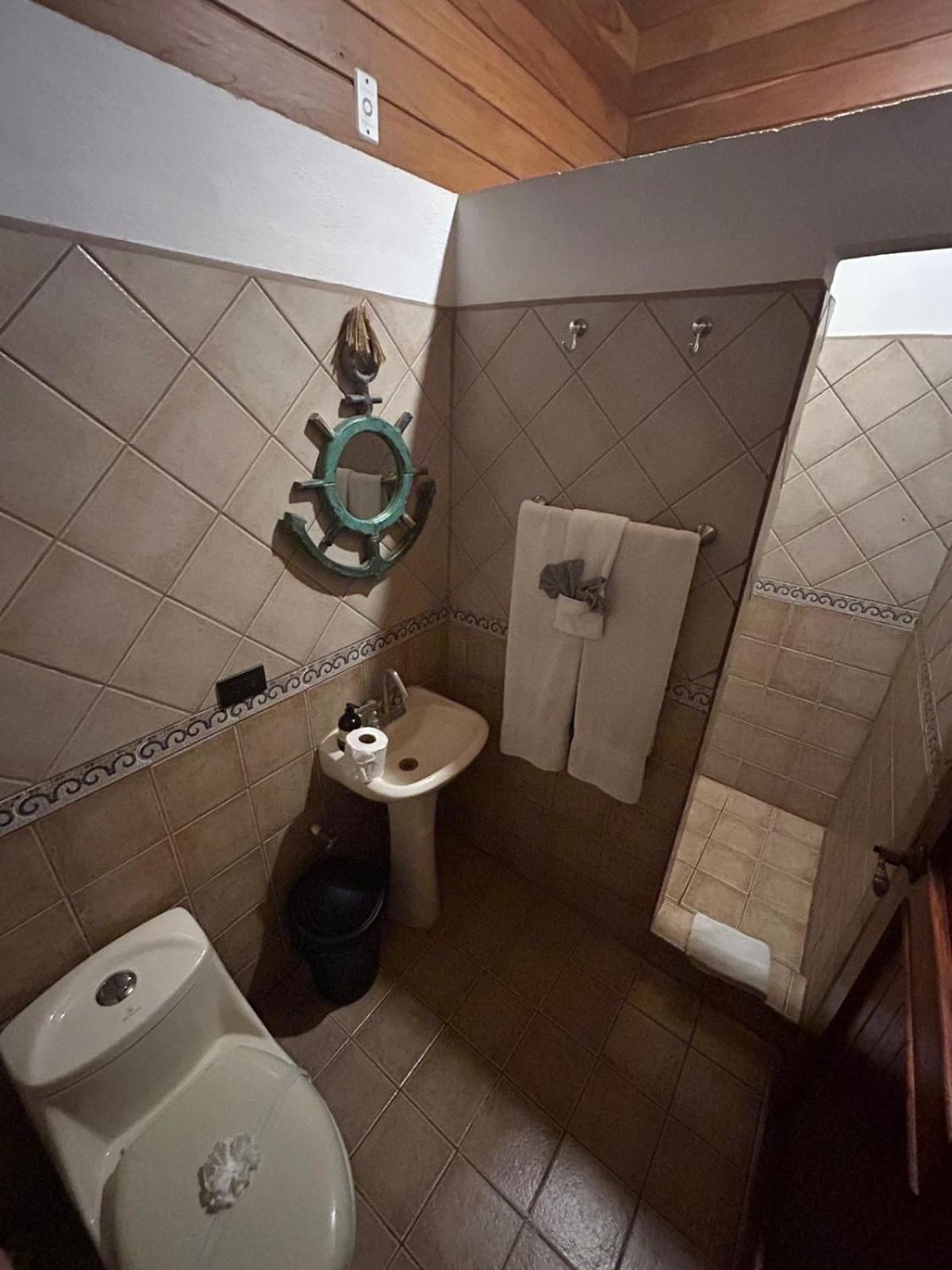Casa Aura: Beachfront Premium Hostel Tamarindo Buitenkant foto