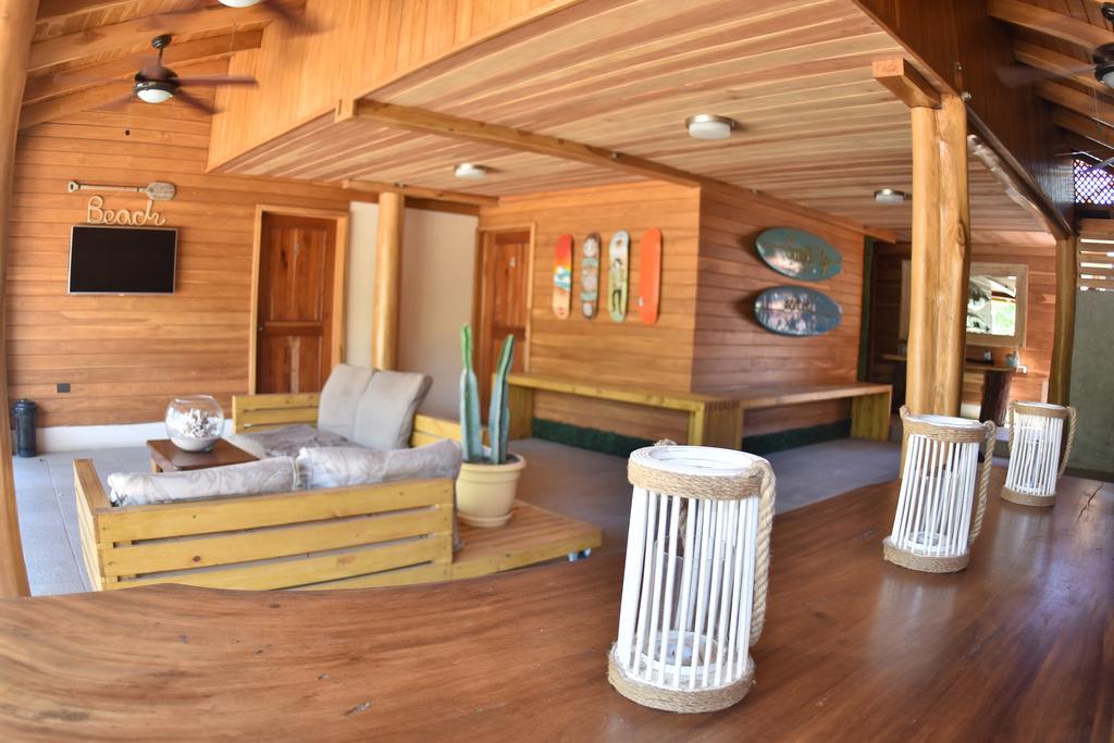 Casa Aura: Beachfront Premium Hostel Tamarindo Buitenkant foto