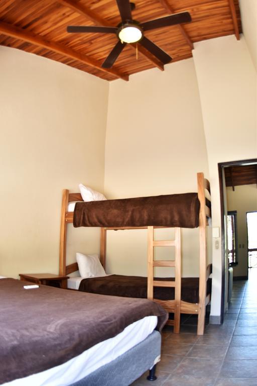 Casa Aura: Beachfront Premium Hostel Tamarindo Kamer foto