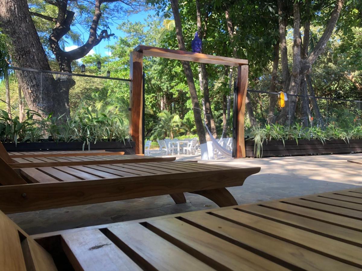 Casa Aura: Beachfront Premium Hostel Tamarindo Buitenkant foto