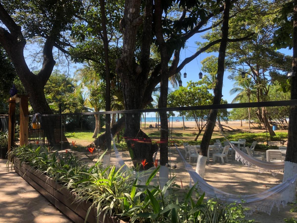 Casa Aura: Beachfront Premium Hostel Tamarindo Buitenkant foto