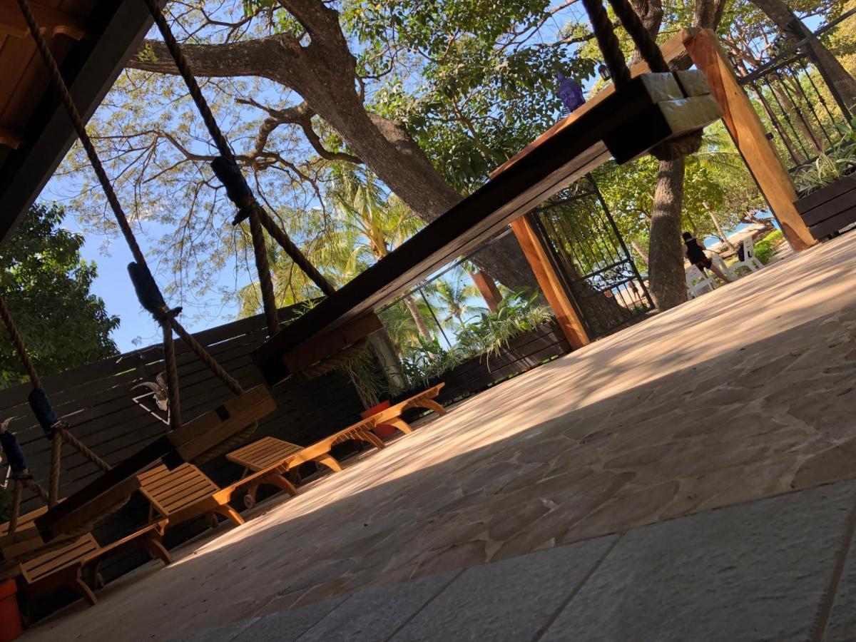 Casa Aura: Beachfront Premium Hostel Tamarindo Buitenkant foto